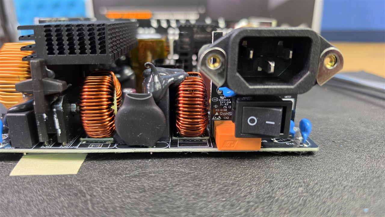 ASUS TUF Gaming 1200P - analiza elektroniki, komponentów, tranzystorów GaN i kondensatorów