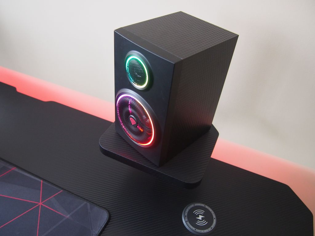 Genesis HOLM 510 RGB - recenzja zaskakująco funckjonalnego biurka dla graczy