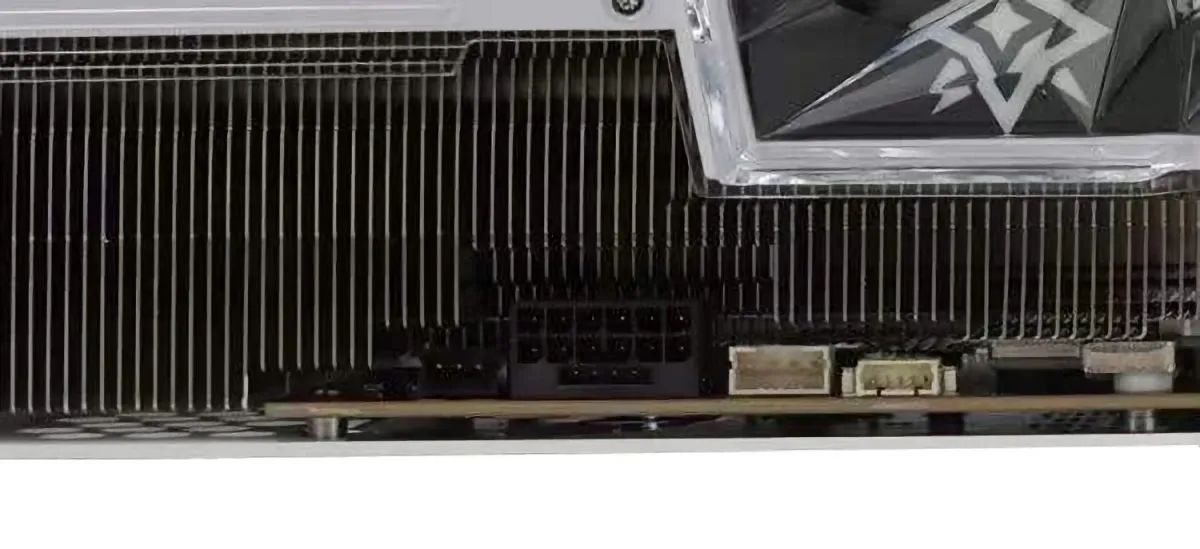 GeForce RTX 3090 Ti otrzyma w zestawie potrójną 8-pinową przejściówkę zasilania