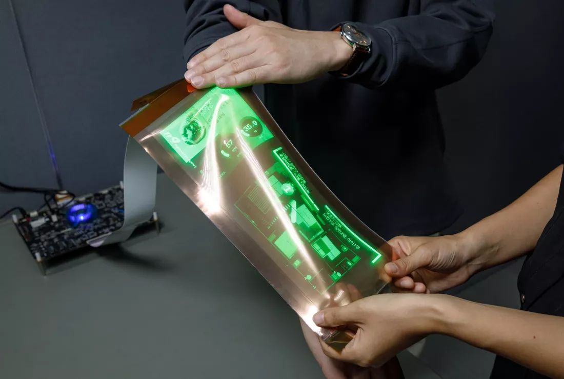 LG Display zaprezentowało pierwszy na świecie rozciągliwy wyświetlacz