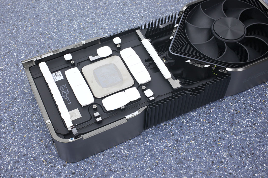 GeForce RTX 4090 Ti - tak podobno wygląda chłodzenie nowego flagowca NVIDII