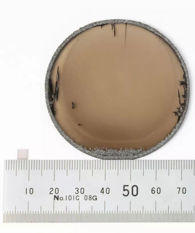 Naukowcy opracowali miniaturowe diamentowe nośniki danych o rekordowej pojemności 25 eksabajtów