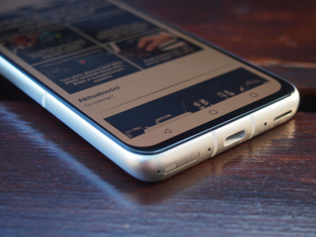 Test smartfona Asus Zenfone 8 - małe może... więcej?