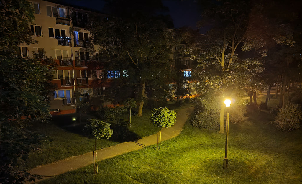 Test smartfona Asus Zenfone 8 - małe może... więcej?
