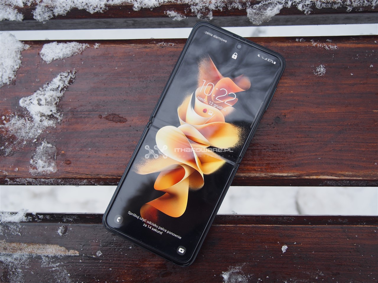 Samsung Galaxy Z Flip3 5G - test najtańszego smartfona z elastycznym wyświetlaczem. Warto? 
