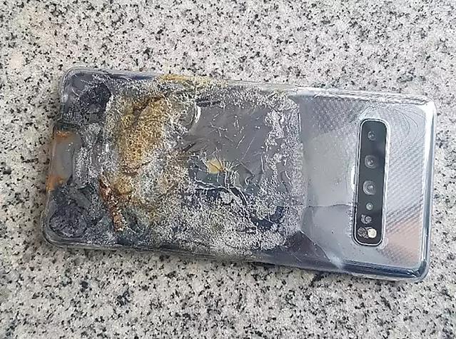Samsung znów ma problem? Galaxy S10 zajął się ogniem i spalił
