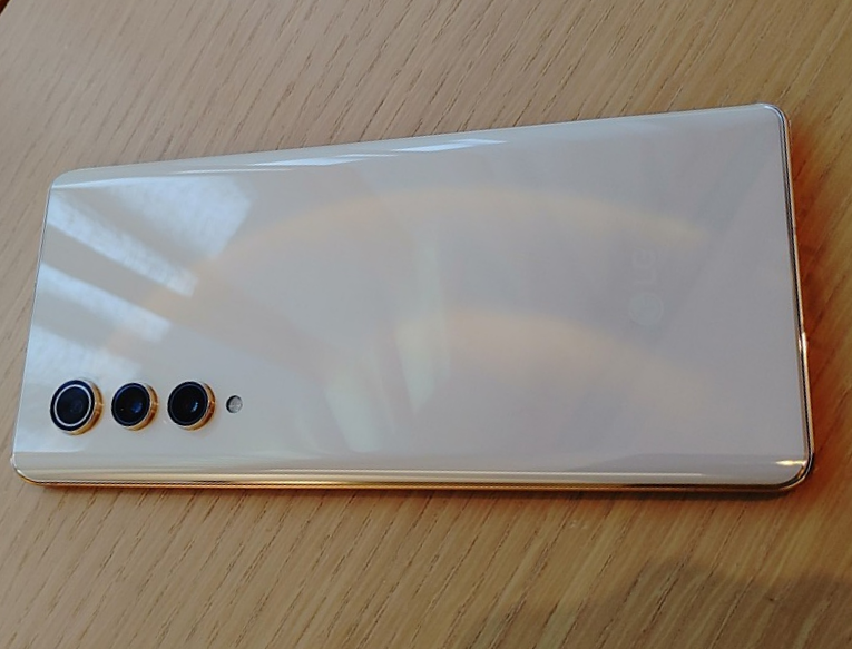V70 ThinQ - pożegnalny smartfon LG zaprezentowany na zdjęciu. Znamy część specyfikacji urządzenia