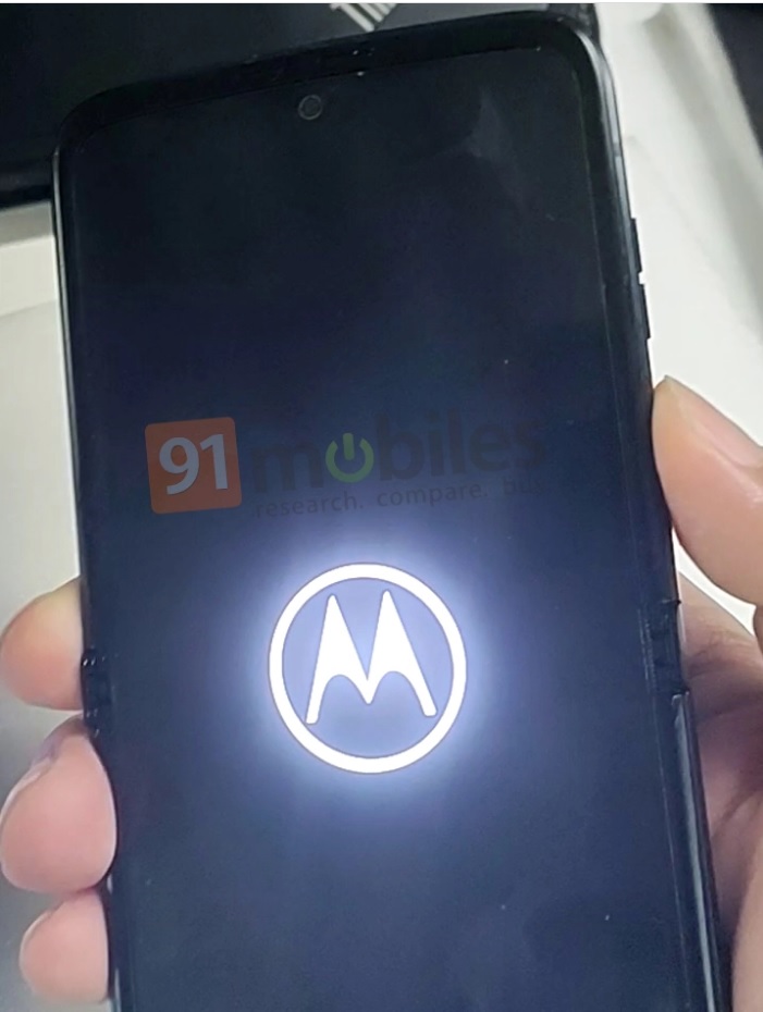 Motorola Razr 3 pozuje na zdjęciach. Co już wiemy o nowym składanym smartfonie?