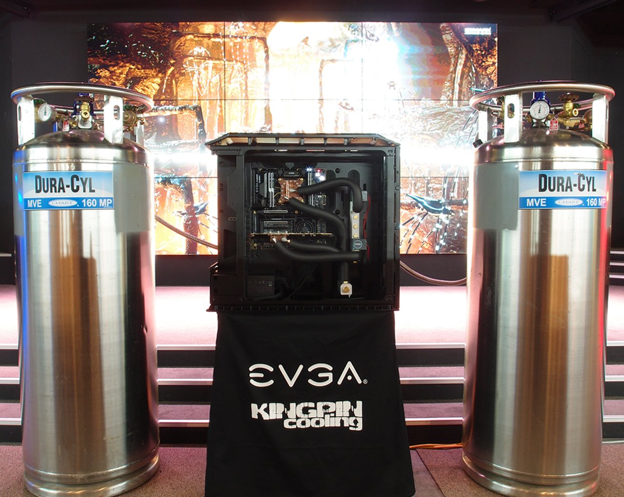 Roboclocker od EVGA - pierwszy na świecie system z zamkniętym obiegiem LN2