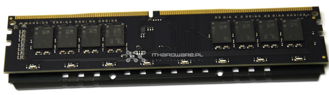 Test pamięci Crucial Ballistix Tactical Tracer RGB 2x8 GB DDR4-3000 CL 16